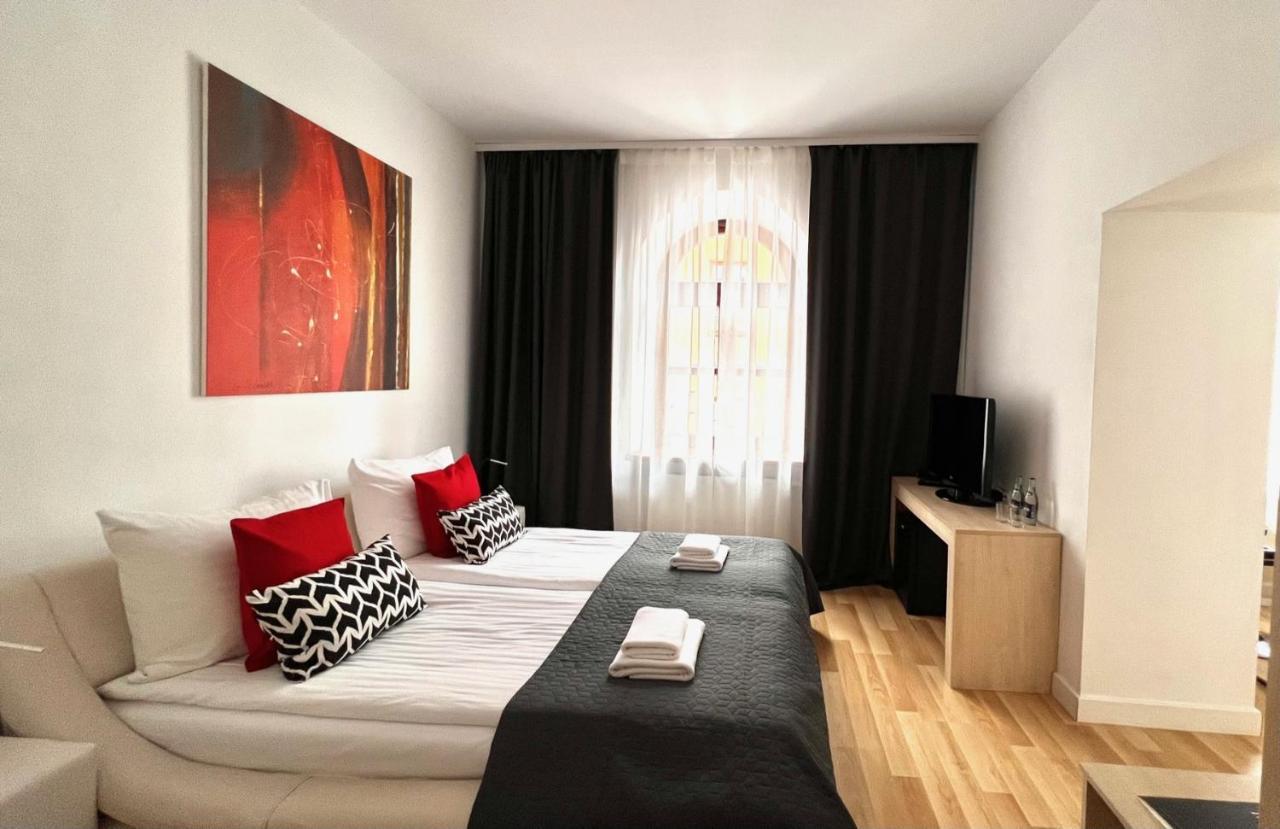 Hotel77 *