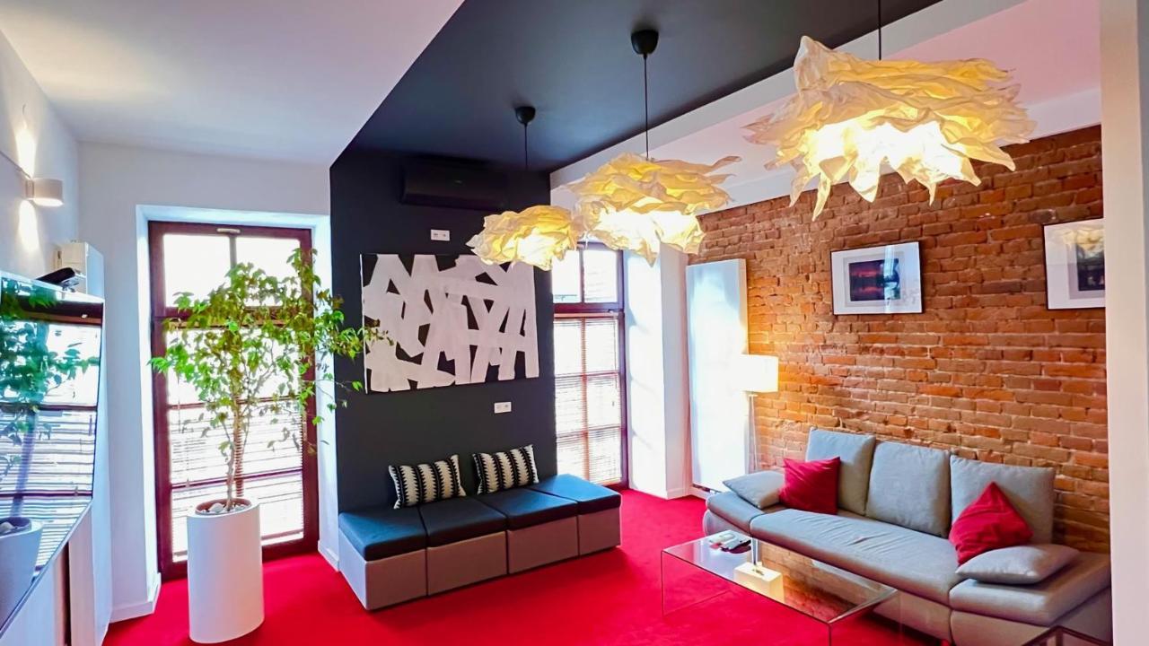 Hotel77 *