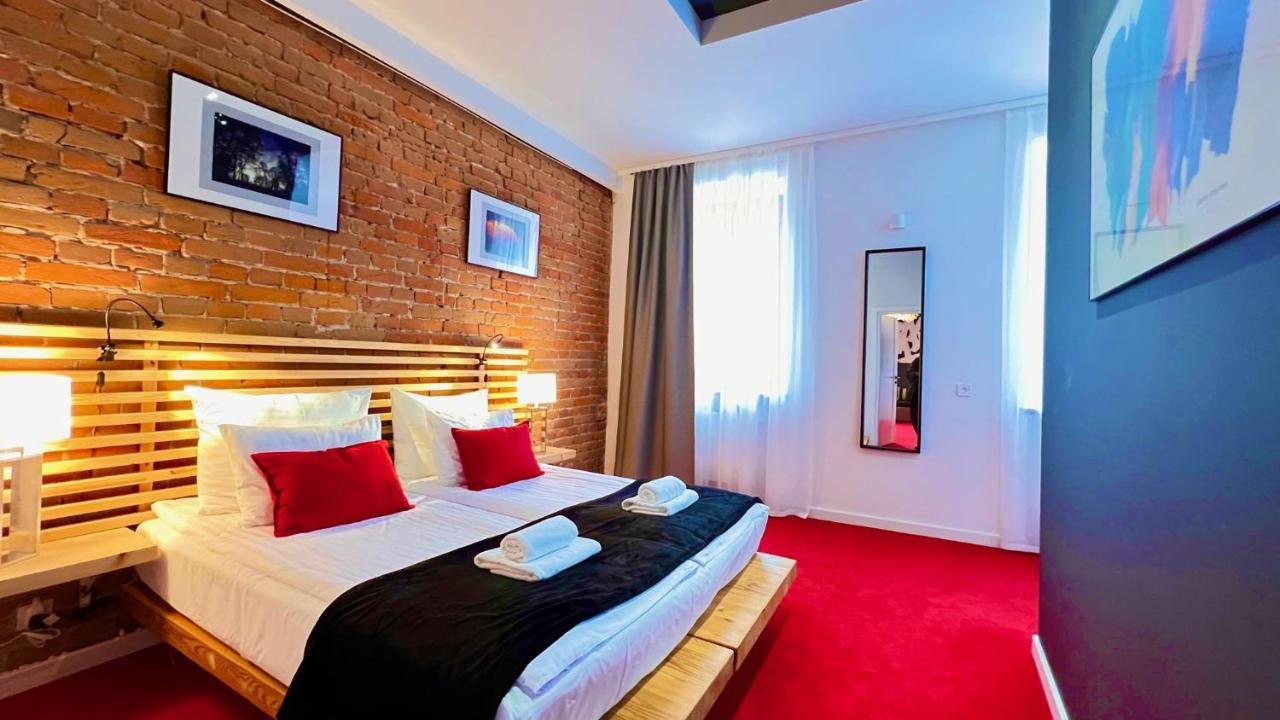 Hotel77 *